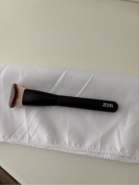 JEMS Foundation Brush